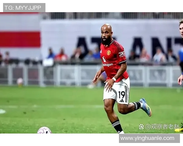 足球明星激情扔球衣瞬间视频引发球迷热议与回忆